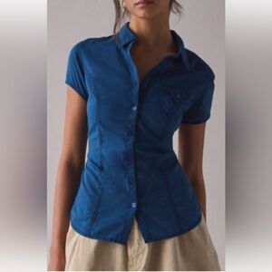 BDG Veronica Short Sleeve
Button-Down Shirt size XS in blue